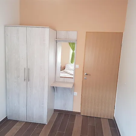 Apartman Dora *