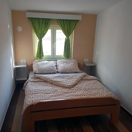 Dora Apartman Gornji Karin