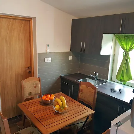 Apartament Dora *
