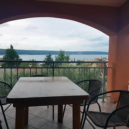 Dora Apartman Gornji Karin