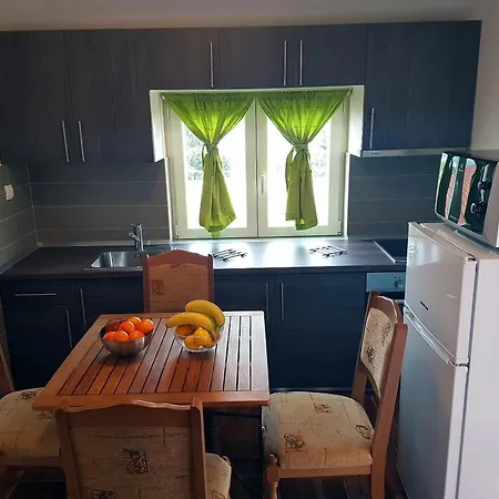 Dora Apartmán Gornji Karin