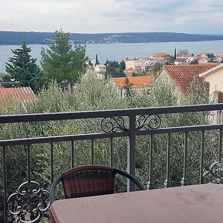 Dora Apartmán