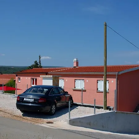 Dora Apartmán *